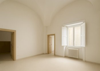 Stanza Storica con Luce Naturale.png - Appartamento Vico dei Fieschi 2, Lecce - foto 12