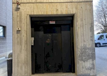 Ascensore - Office Via Plinio 1, Grandate - photo 9