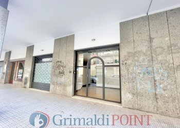 IMG-20251105-WA0002_risultato.jpg - Locale Commerciale Via G. D'Annunzio 61, Lecce - foto 3