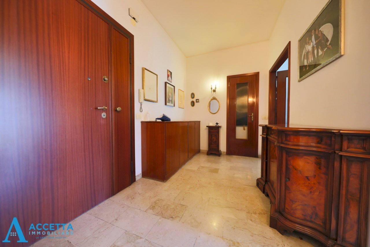 corridoio - Quadrilocale Via Veneto  116, Taranto - foto 3