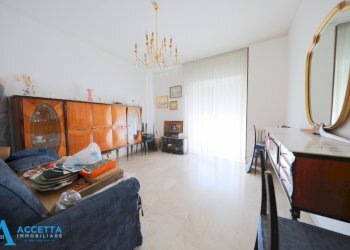 soggiorno - Quadrilocale Via Veneto 116, Taranto - foto 4