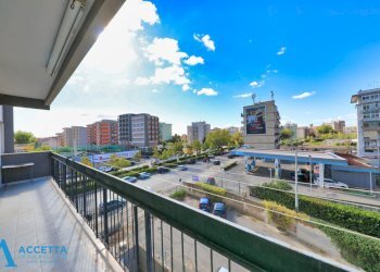 balcone - Quadrilocale Via Veneto 116, Taranto - foto 11