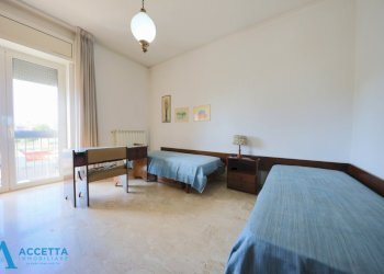 camera da letto - Quadrilocale Via Veneto 116, Taranto - foto 13