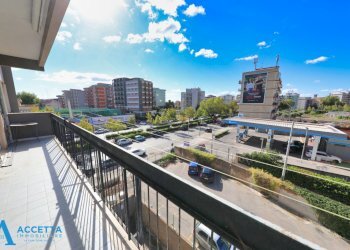 balcone - Quadrilocale Via Veneto 116, Taranto - foto 20