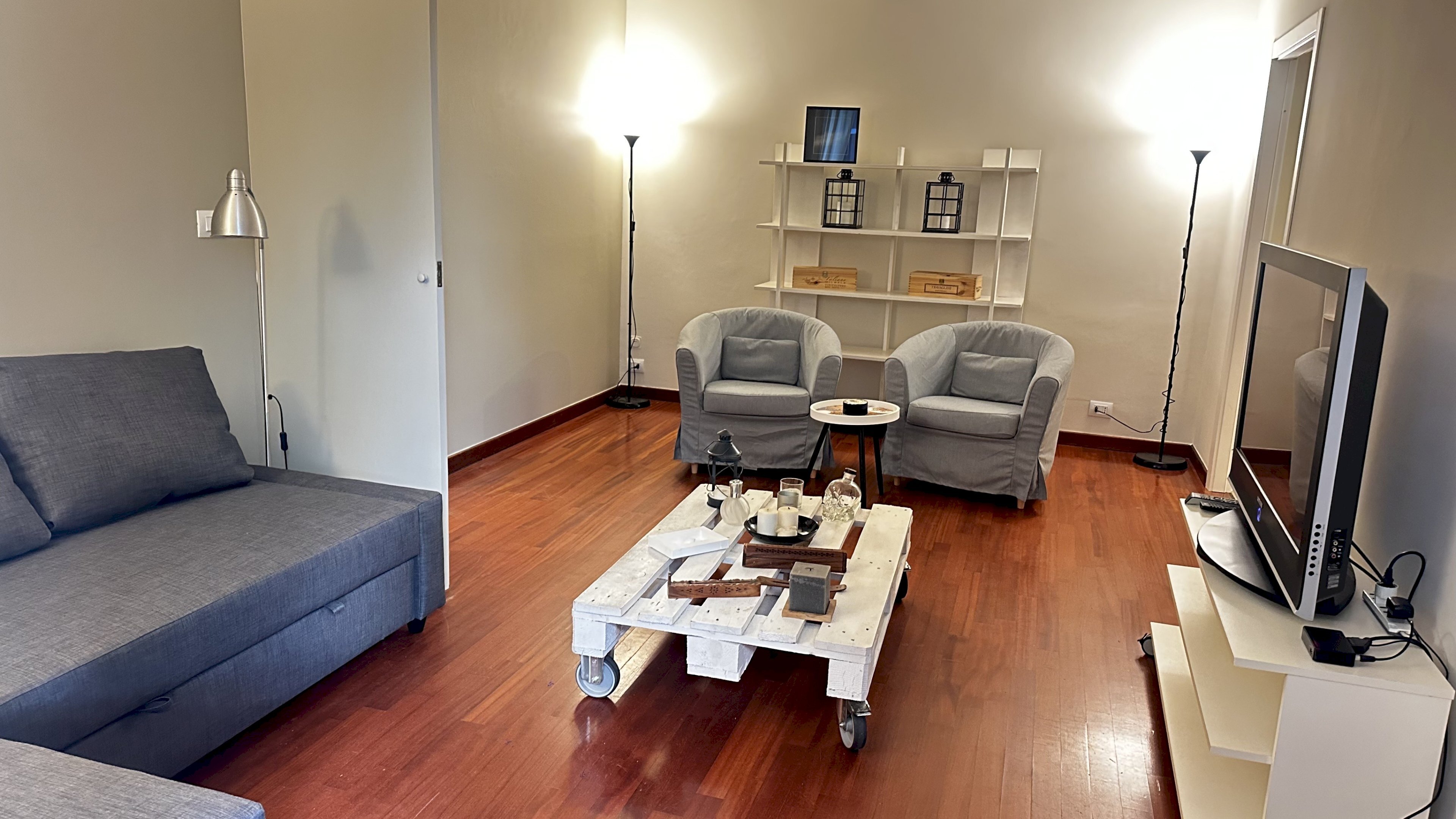 Salone - Bilocale via Santa Croce, 2, Torino (zona Centro) - foto 2