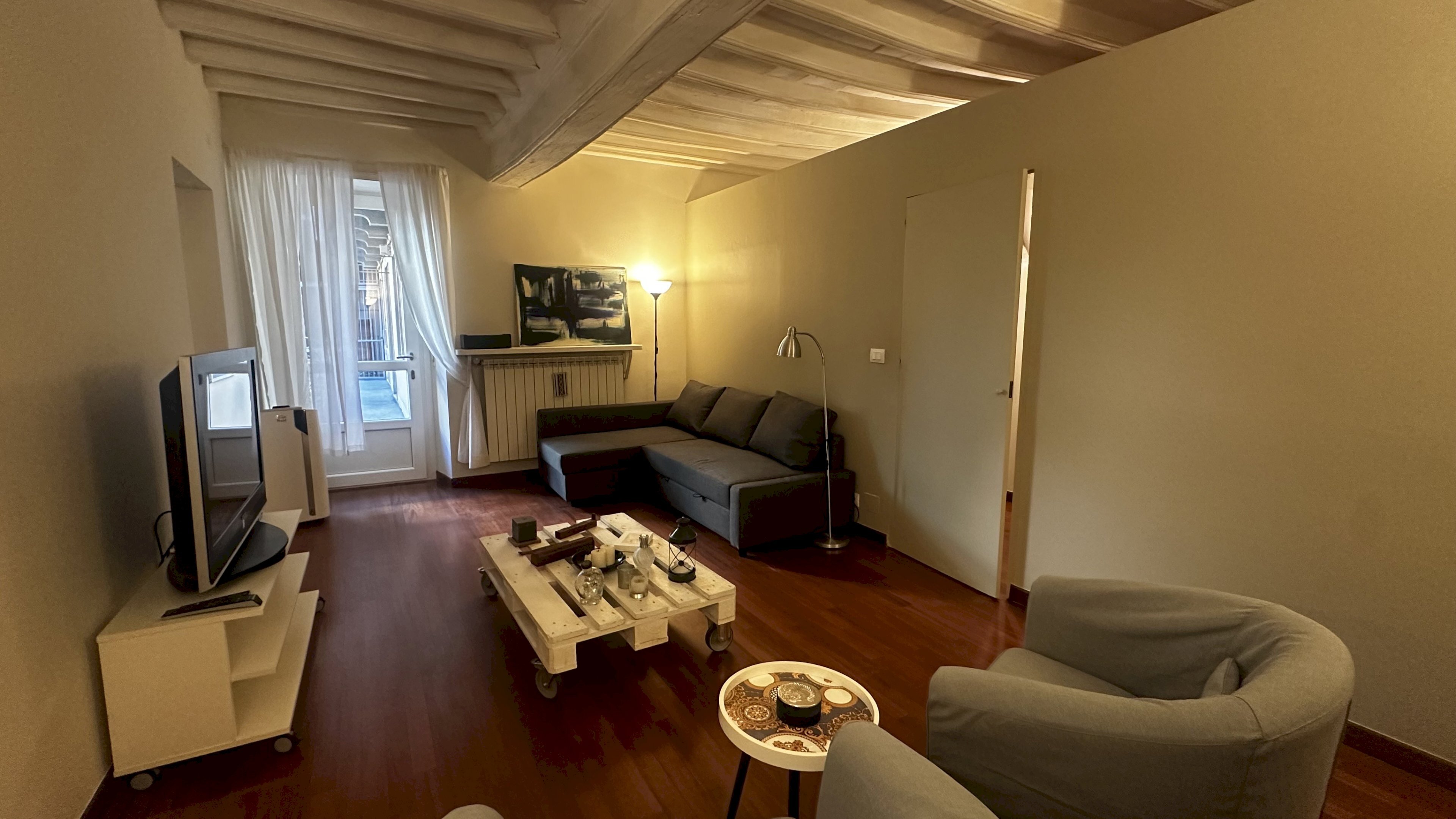 Salone - Bilocale via Santa Croce, 2, Torino (zona Centro) - foto 3