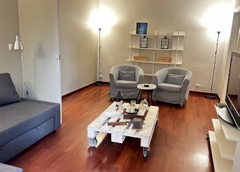 Salone - Bilocale via Santa Croce, 2, Torino (zona Centro) - foto 2