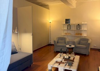 Soggiorno - Trilocale via Santa Croce, 2, Torino (zona Centro) - foto 4