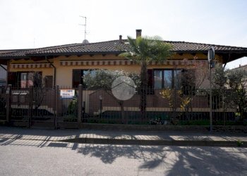 Portion of a house Via Olona, Rho - photo 2