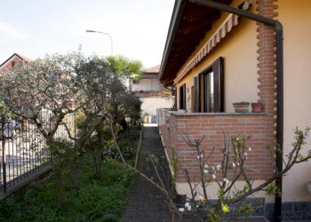 Portion of a house Via Olona, Rho - photo 23