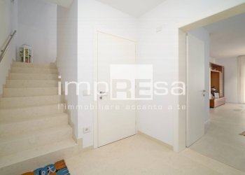 ELEMENTO SCALA CHE CONDUCE AL PRIMO PIANO - Villa VIA ROMA, Spinea - foto 41