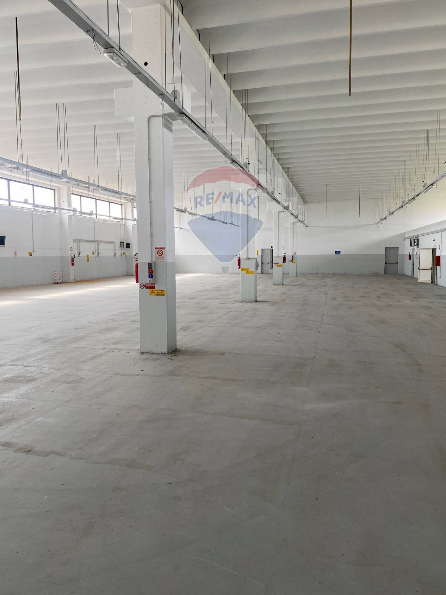 Interni Capannone - Shed Circonvalazione, Tuglie - photo 3