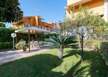 Giardino - Villa Via Ermesianatte
 
140, Roma - foto 1