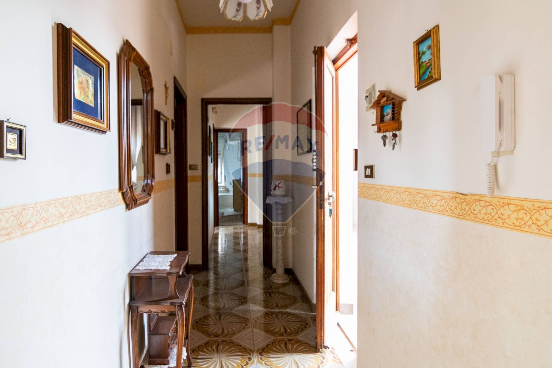 Hall / corridoio - Quadrilocale Via Dei Garofani
 
9, Misterbianco - foto 3