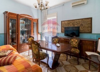 Sala da pranzo - Quadrilocale Via Dei Garofani
 
9, Misterbianco - foto 5