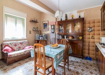 Sala da pranzo - Quadrilocale Via Dei Garofani
 
9, Misterbianco - foto 13