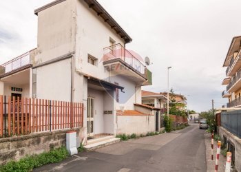 Edificio all\'aperto - Quadrilocale Via Dei Garofani
 
9, Misterbianco - foto 24