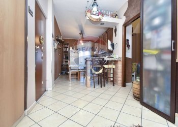 Sala da pranzo - Quadrilocale Viale Nitta
 
16/A, Catania - foto 5