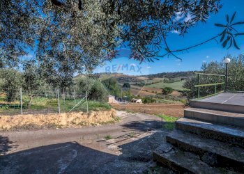 Vista delle montagne - Casa indipendente Via Croce Del Vicario
 
139, Caltagirone - foto 19