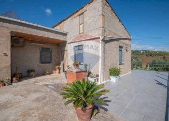 Casa all\'aperto - Casa indipendente Via Croce Del Vicario
 
139, Caltagirone - foto 2