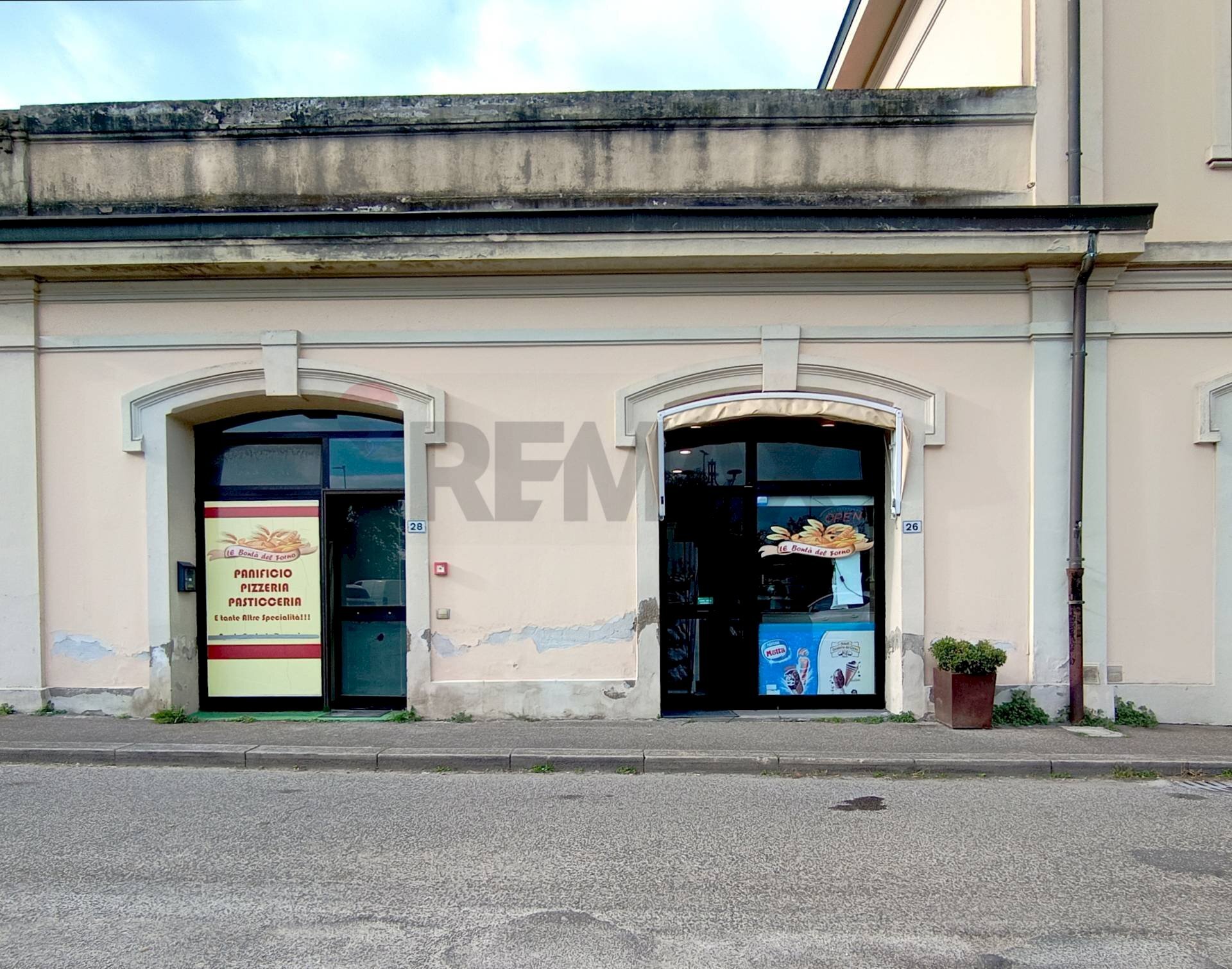 Edificio all\'aperto - Attività Commerciale VIA DELLA GINESTRA
26/28, Montevarchi - foto 2