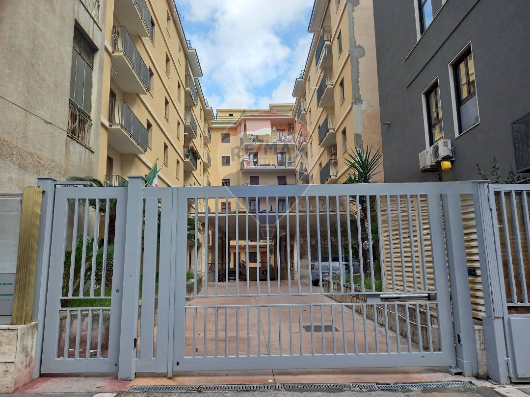 Edificio all\'aperto - Four-room apartment Via Roma
 
13, Caserta - photo 1