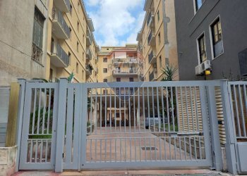 Edificio all\'aperto - Quadrilocale Via Roma
 
13, Caserta - foto 1