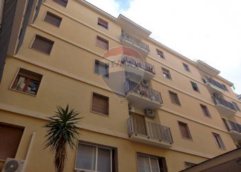 Edificio all\'aperto - Quadrilocale Via Roma
 
13, Caserta - foto 2