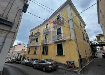 Edificio all\'aperto - Bilocale Corso Ruggiero Bonghi
 
10c, Rodi Garganico - foto 23