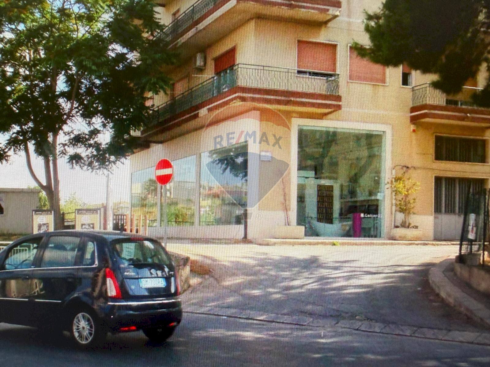 Edificio all\'aperto - Locale Commerciale VIA Cellini
 
20, Comiso - foto 1