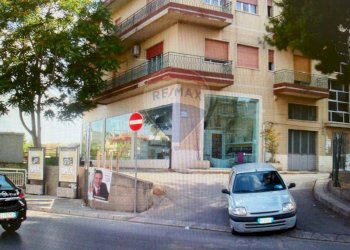 Edificio all\'aperto - Locale Commerciale VIA Cellini
 
20, Comiso - foto 3