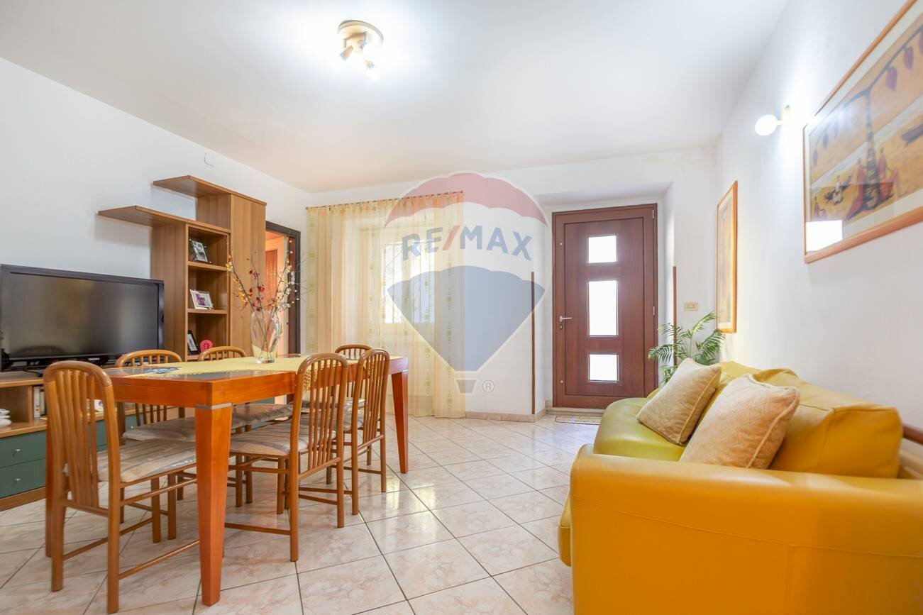 Sala da pranzo - Casa semi indipendente Vico VIII Roma
 
1, Fara San Martino - foto 1