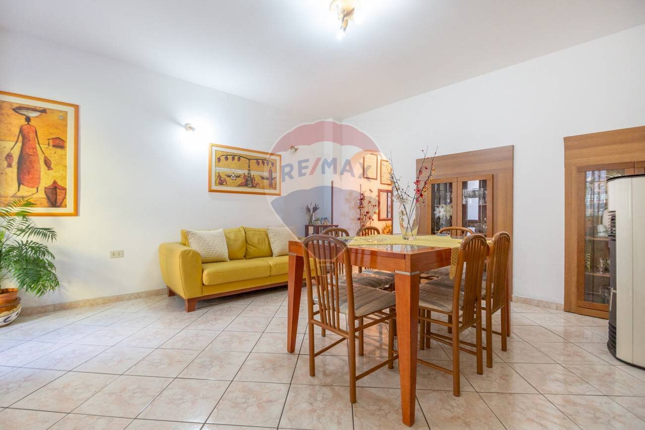 Sala da pranzo - Casa semi indipendente Vico VIII Roma
 
1, Fara San Martino - foto 2