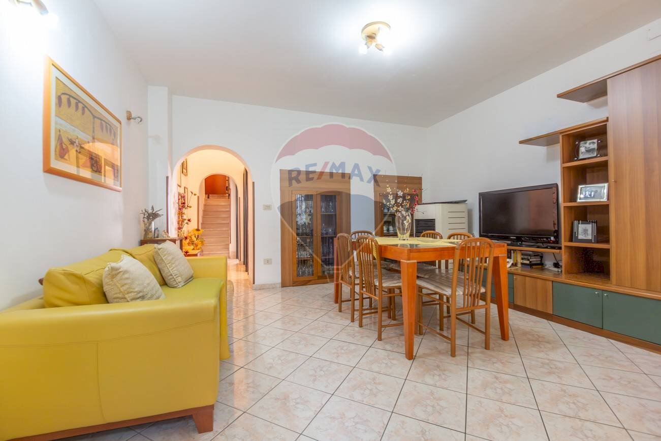 Sala da pranzo - Casa semi indipendente Vico VIII Roma
 
1, Fara San Martino - foto 3