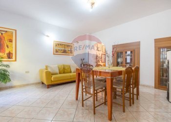 Sala da pranzo - Casa semi indipendente Vico VIII Roma
 
1, Fara San Martino - foto 2