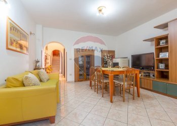 Sala da pranzo - Casa semi indipendente Vico VIII Roma
 
1, Fara San Martino - foto 3