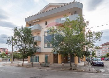Edificio all\'aperto - Appartamento Via caduti sul Lavoro
 
14, Chieti - foto 4