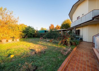 Foto 2 - Villa a Schiera via padre Massimiliano kolbe
 
1, Paese - foto 2