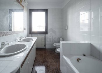 Foto 13 - Villa a Schiera via padre Massimiliano kolbe
 
1, Paese - foto 13