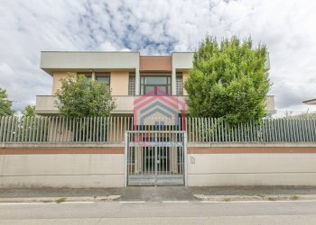 Foto 1 - Locale Commerciale Via Pontina, Aprilia - foto 1