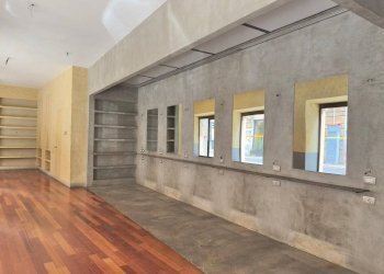 Interno non residenziale - Negozio piazza Benedetto Cairoli, 8, Roma (zona Centro Storico) - foto 2