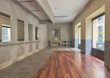 Interno non residenziale - Negozio piazza Benedetto Cairoli, 8, Roma (zona Centro Storico) - foto 3