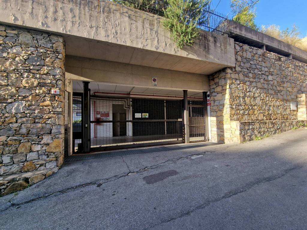 Ingresso - Box via della Piazzetta, 4r, Genova (zona Borgoratti) - foto 3