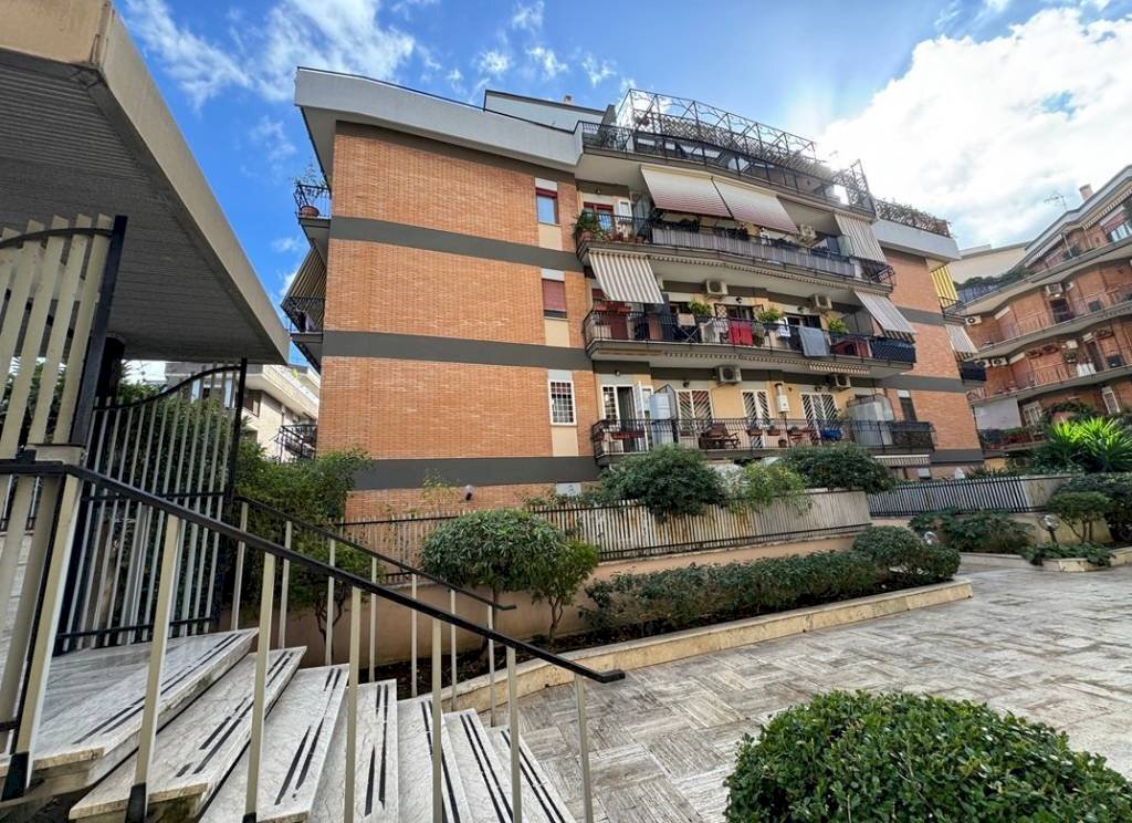 Facciata - Three-room apartment viale Giuseppe Sirtori, Roma - photo 1