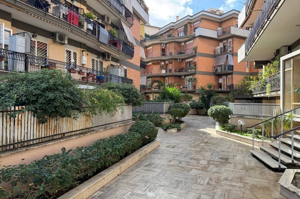 Cortile interno - Three-room apartment viale Giuseppe Sirtori, Roma - photo 2
