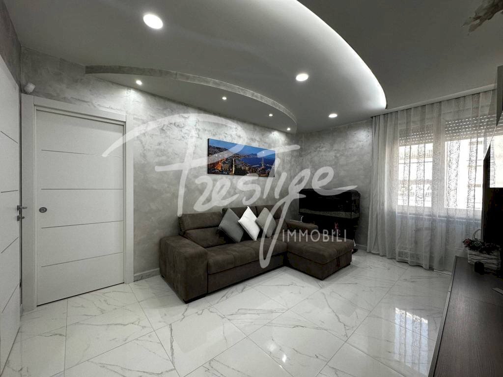 Salone - Four-room apartment via Luigi Agretti, La Spezia - photo 1