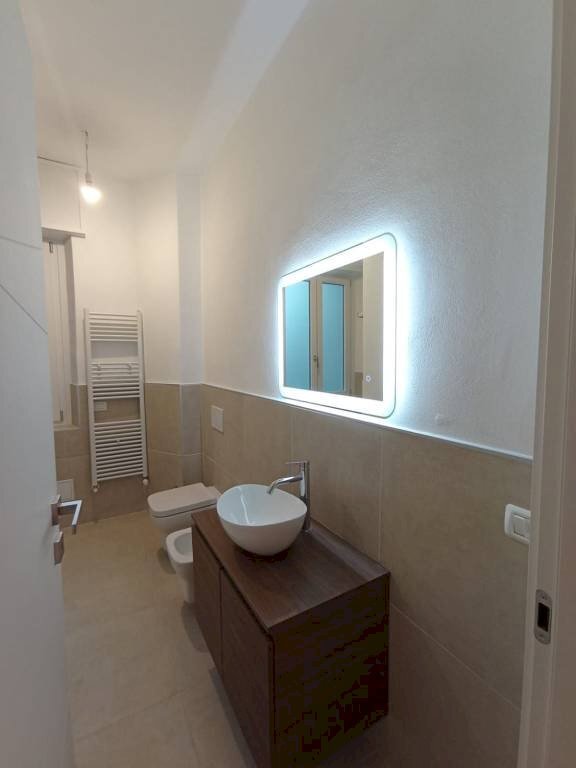 Bagno - Appartamento piazza Antonio Astesano, Asti - foto 3