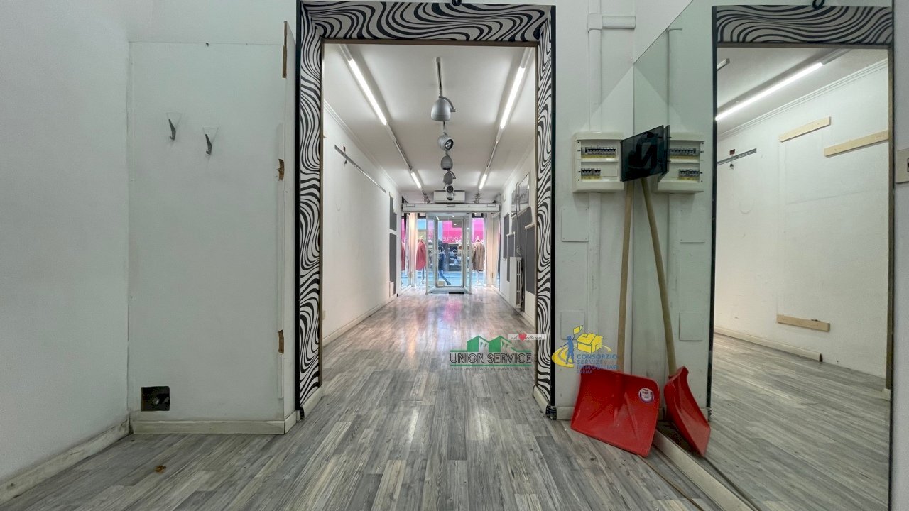 IMG_2512.jpg - Commercial Premises Strada Garibaldi, Parma - photo 1