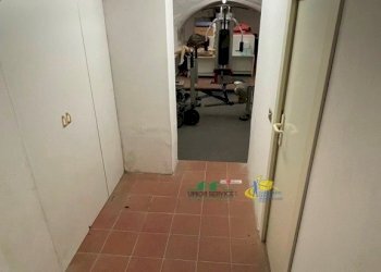 IMG_E7980.JPG - Commercial Premises Strada Garibaldi, Parma - photo 9