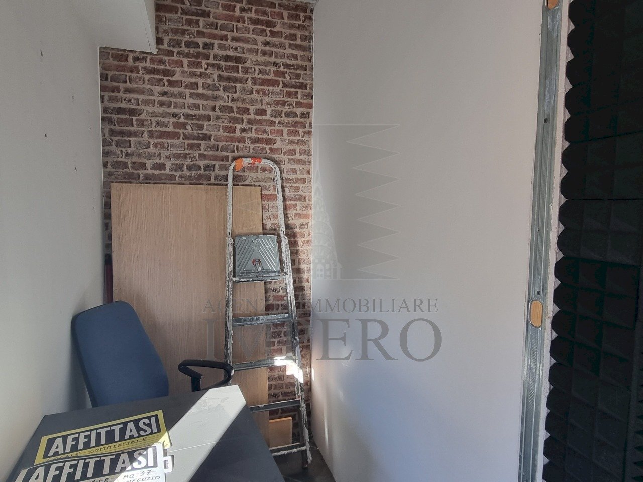 Locale Commerciale Via San Secondo 35D, Ventimiglia - foto 2